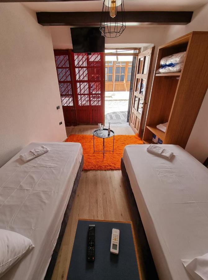 The Heart Of The Bazaar Guest House Гирокастра Экстерьер фото